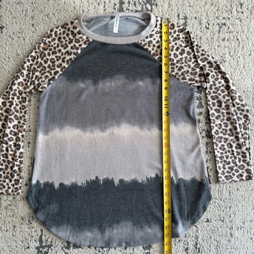 NWOT-Emerald Brand Leopard Sleeve Gray Ombre Raglan Top - Women Sz M - Picture 7 of 10